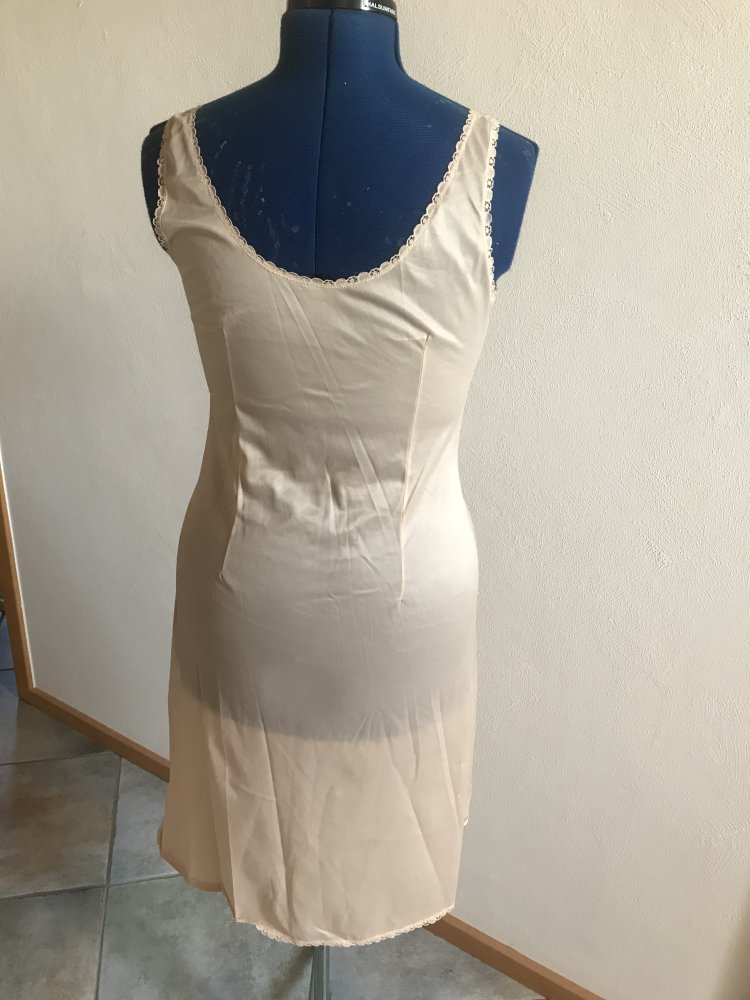 Kleid Lingerie Unterkleid 40/42 Puder Perlonkleid halblang Lolita Negligé Midikleid Spitzenborte Rosenblüten 