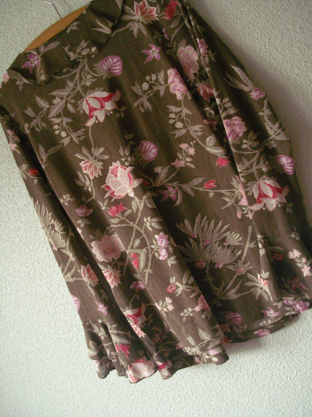 Tunika Volant Bluse 80ies Vintage Lover Oberteil Schlupfbluse Erdfarben Feminin Romantic Style Blumen Peblum Bluse Details Asia Fledermaus Ärmel Rosen Blüten Style Look