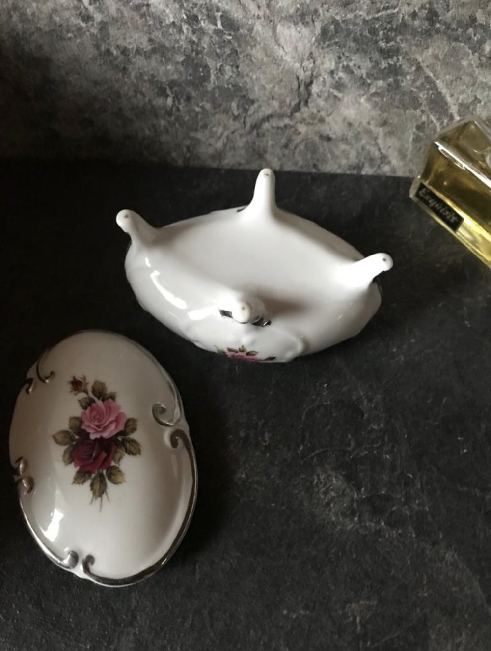Deckeldose Dose Klassizistisch Floral Oval mit Füße Schmuck Schatulle Schälchen Retro Chic Majolika Keramik Fleur Midcentury 