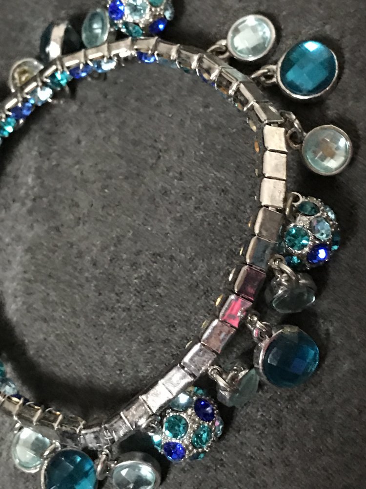 Armband Strass Glitzer Kugeln Türkis Bettelband Boho Elastisch Gummibund Chunky Modeschmuck Glamourness 