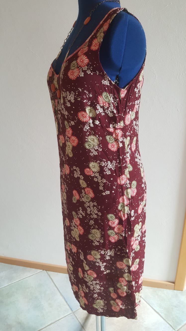 Kleid Blümchen Streuwiese Sommerkleid Blütenprint Brombeer 40/42 Midikleid Allrounder Timeless