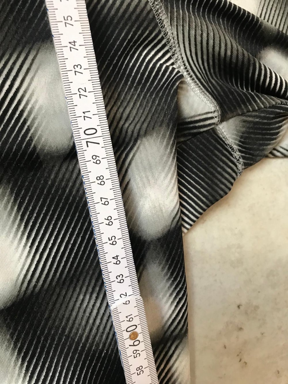 Sporthose Fitness Tight 42 Runners Hose Markenware F&F London Fashionista schwarz weiß Retrodesign 3D Muster Laufhose