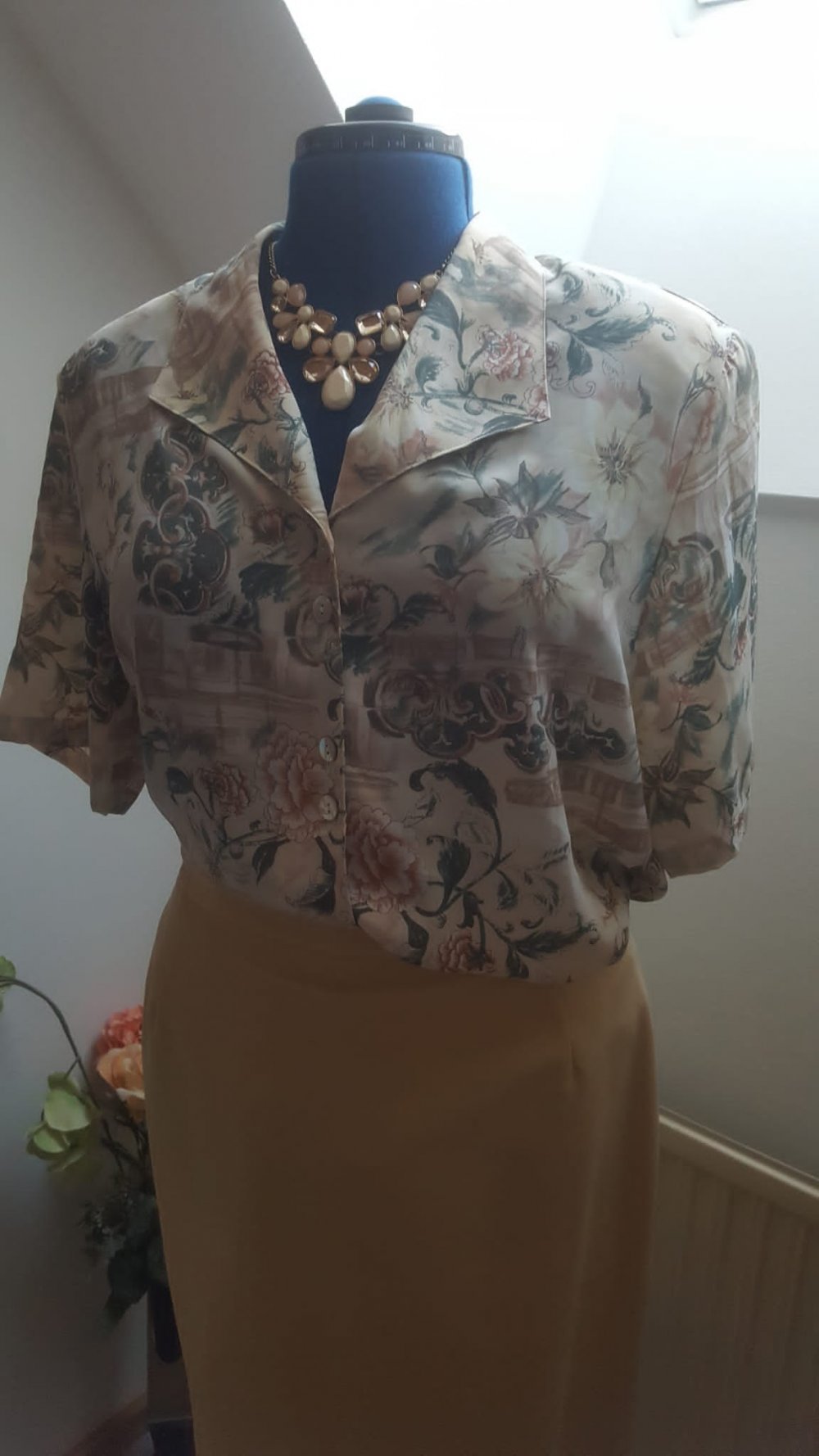 Kostüm Bluse Blütenprint Kurzarm Hemdbluse 42