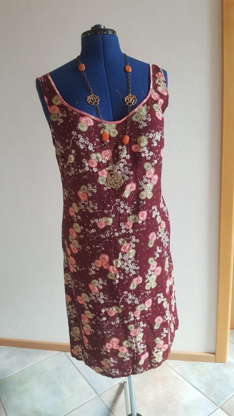 Kleid Blümchen Streuwiese Sommerkleid Blütenprint Brombeer 40/42 Midikleid Allrounder Timeless