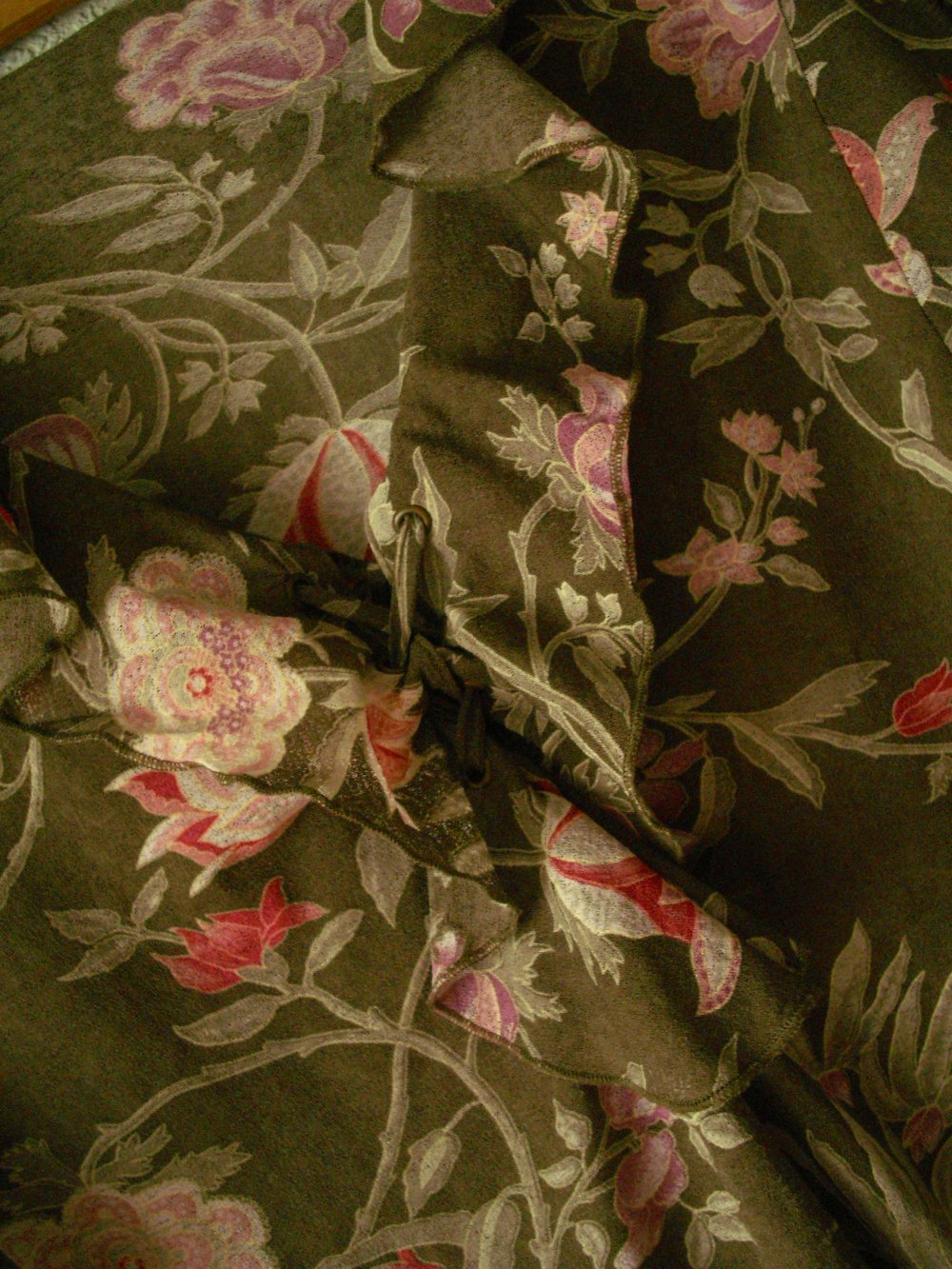 Tunika Volant Bluse 80ies Vintage Lover Oberteil Schlupfbluse Erdfarben Feminin Romantic Style Blumen Peblum Bluse Details Asia Fledermaus Ärmel Rosen Blüten Style Look