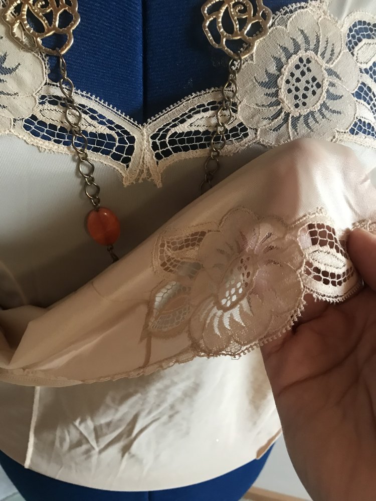 Kleid Lingerie Unterkleid 40/42 Puder Perlonkleid halblang Lolita Negligé Midikleid Spitzenborte Rosenblüten 