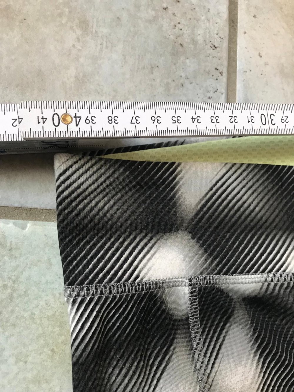 Sporthose Fitness Tight 42 Runners Hose Markenware F&F London Fashionista schwarz weiß Retrodesign 3D Muster Laufhose