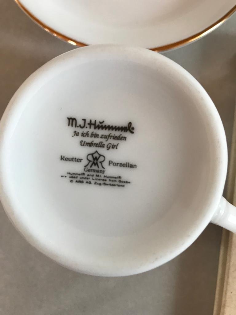 Espresso Sammeltasse Marken Porzellan mit Hummel M. J. Goebel Motiv Retro Design Umbrella Girl Cup of Coffé Cappuccino 