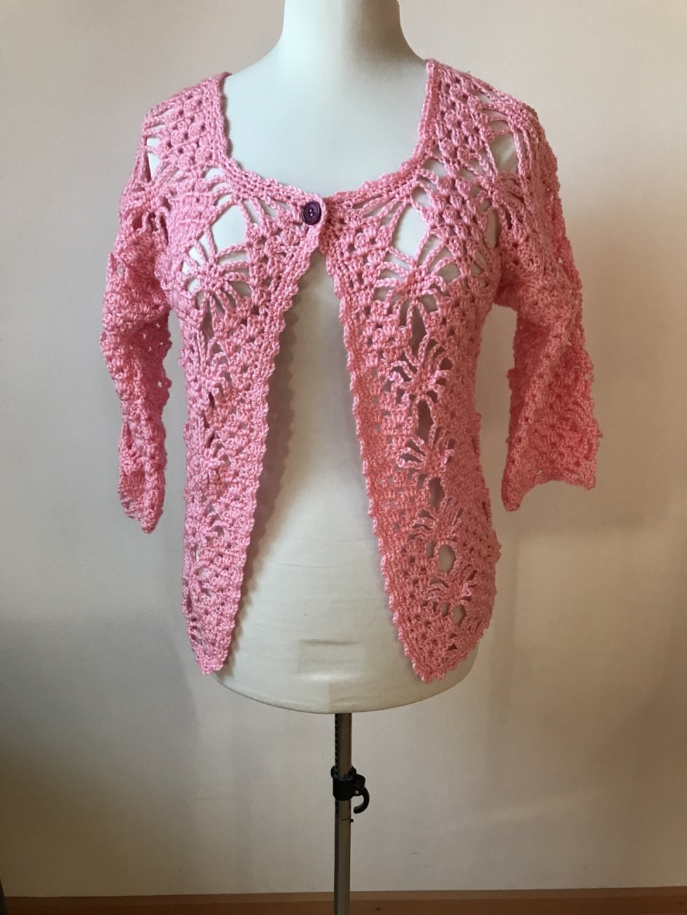 Cardigan Weste Strickjacke 40/42 Makramee Unikat rosé Bolero Hüftlang Halbarm Handknitted DIY  