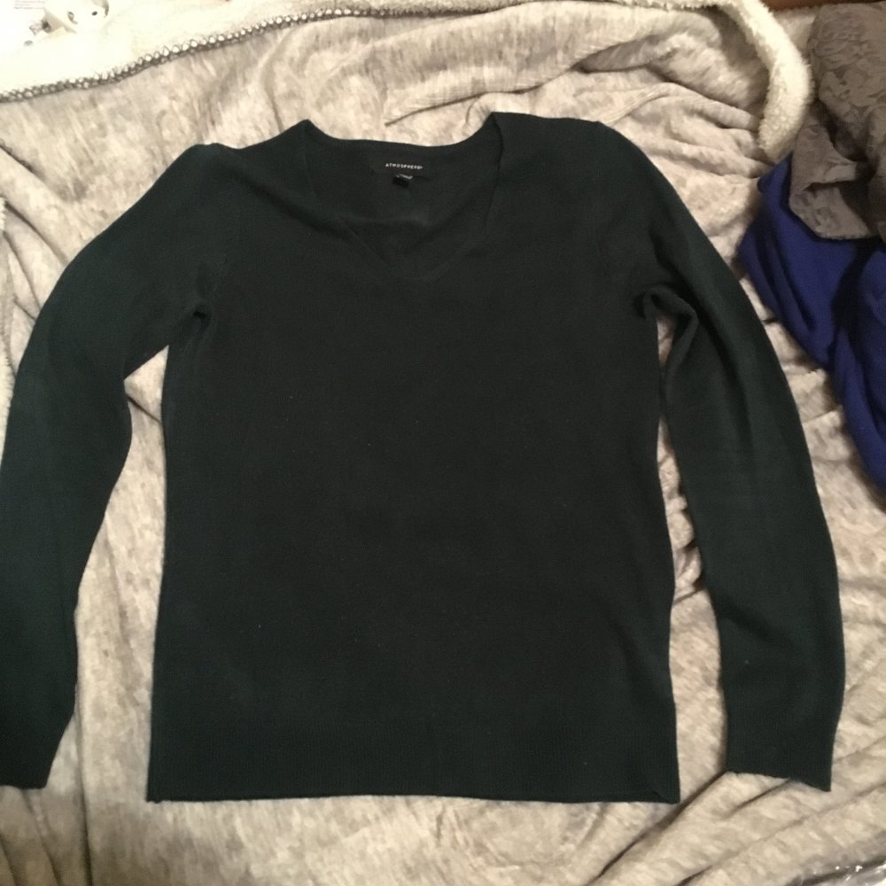 grüner Pullover