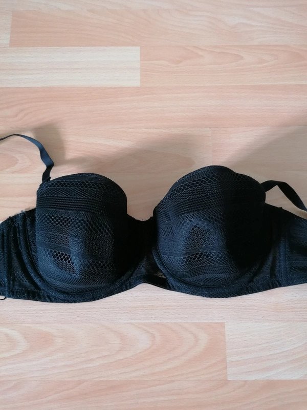 BH schwarz H&M mit Bügel und Muster Gr. 80 C?