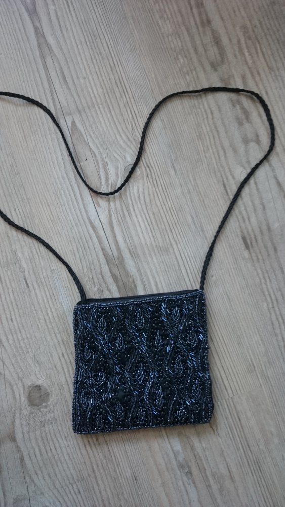 Neu! Perlenbestickte Tasche mit Magnetverschluss