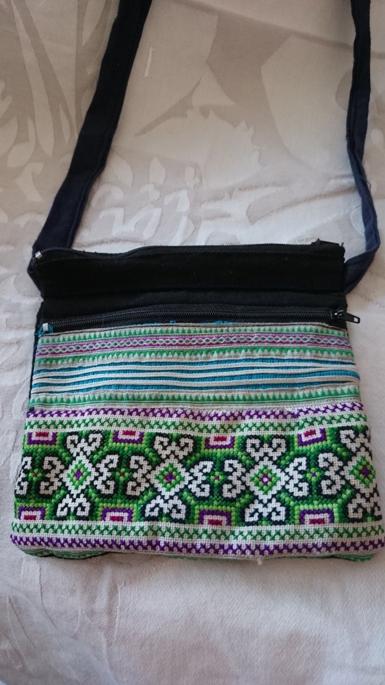 Handarbeit aus Vietnam, Tasche mit Reissverschluss