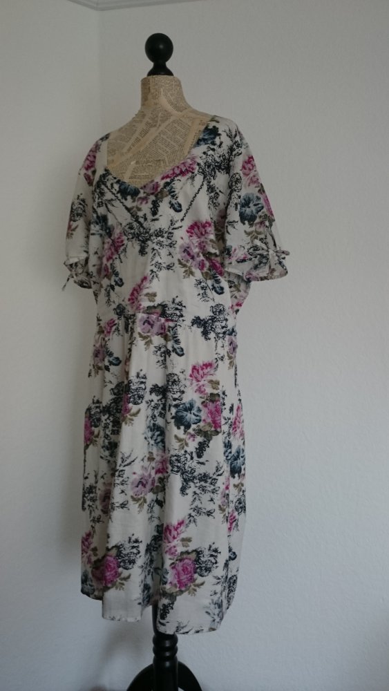 Neu, doppellagges Kleid, Größe 52