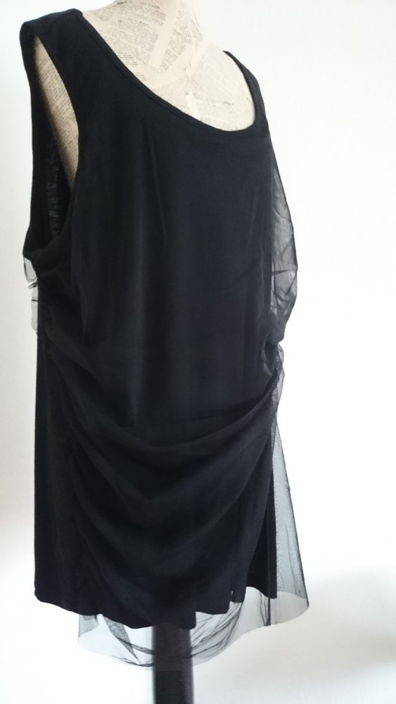 Wunderschönes Shrit mit Tüll, Größe XXL