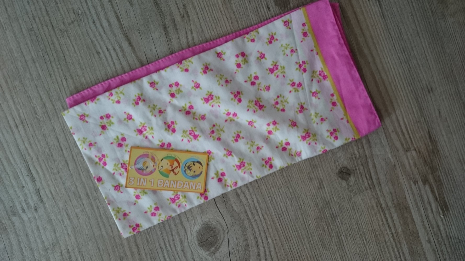 Neu mit Etikett! Tuch - Bandana mit Blumenmuster - rosa