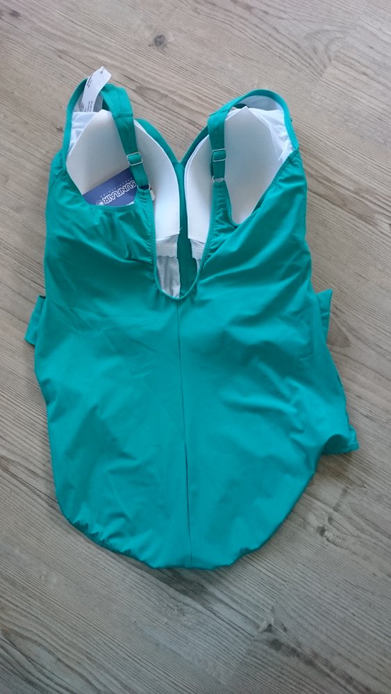 Neu, Badeanzug mit Volant, Gr. 54, NP 99.- Euro