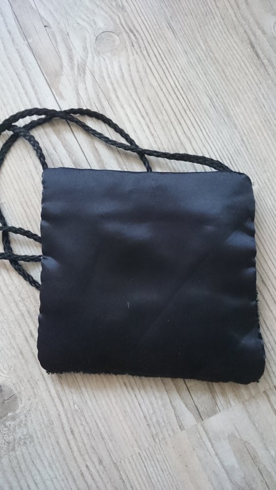 Neu! Perlenbestickte Tasche mit Magnetverschluss