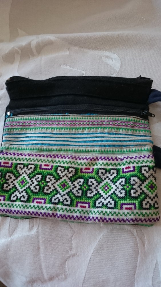 Handarbeit aus Vietnam, Tasche mit Reissverschluss