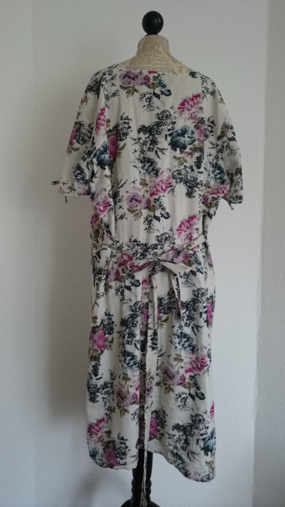 Neu, doppellagges Kleid, Größe 52