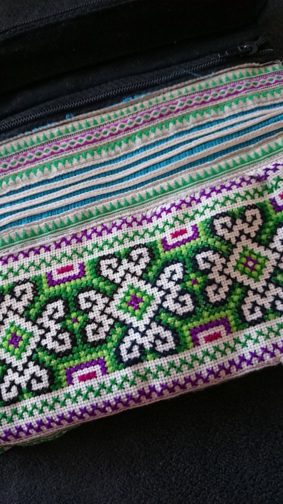 Handarbeit aus Vietnam, Tasche mit Reissverschluss