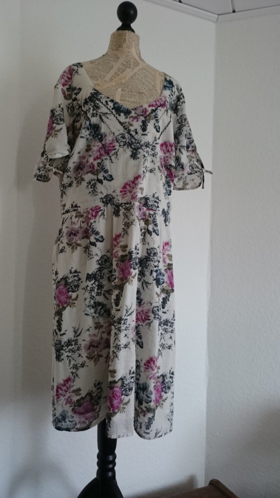 Neu, doppellagges Kleid, Größe 52