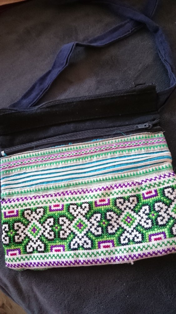 Handarbeit aus Vietnam, Tasche mit Reissverschluss
