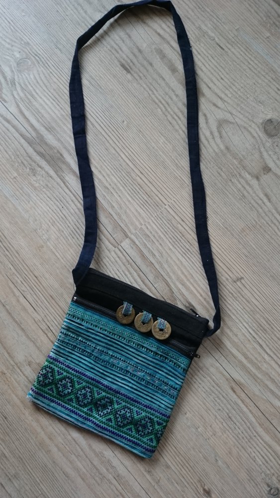 Bestickte Tasche mit 2 Innenfächern und Reissverschluß