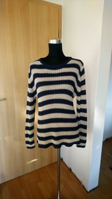 Gestreifter Strickpullover