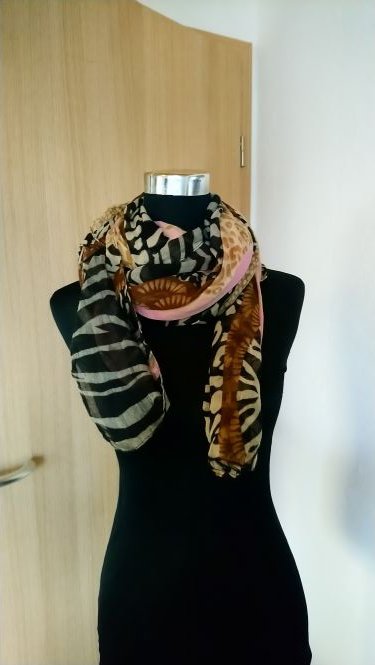 Tuch mit Muster