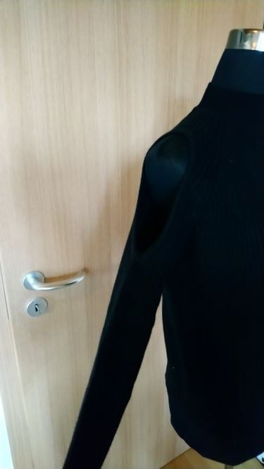 Schulterfreir Pullover