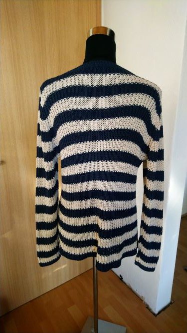 Gestreifter Strickpullover