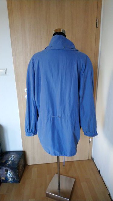 Blaue Herbstjacke