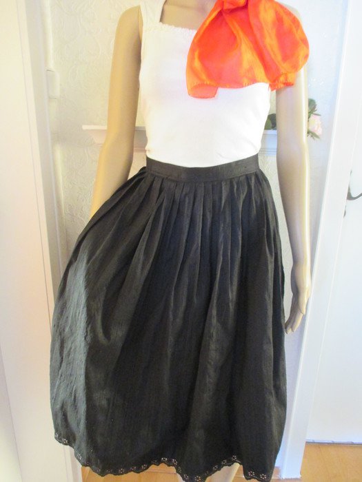 NEU * Edel * Original VINTAGE * DESIGNER * 100% Wild- Seide * Boho * Gipsy Style * Stufen * High Waist * Teller- Rock * Gr. 36- 38/ S * schwarz * Gothic *