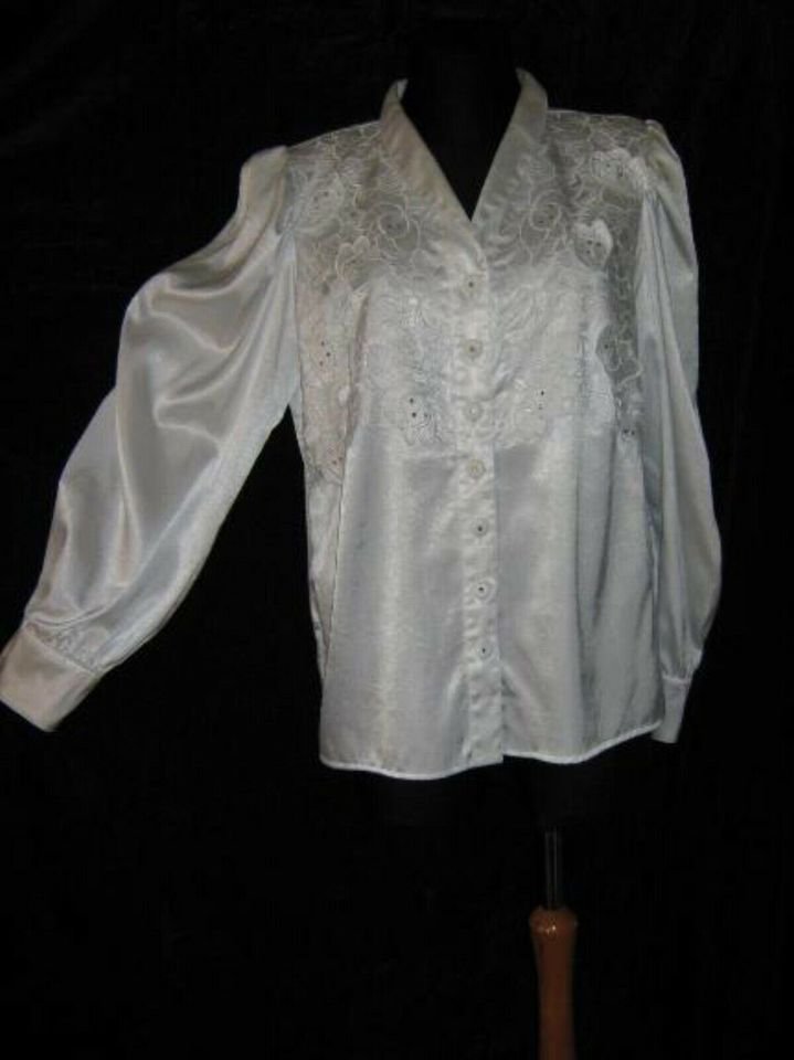 NEUw * ORIGINAL * Granny * Romantik * VINTAGE * 3D Blüten * Flower * Stickerei * Glitzer * Swarovski * Strass * Kristalle * Steine * Seiden Satin * Bluse 