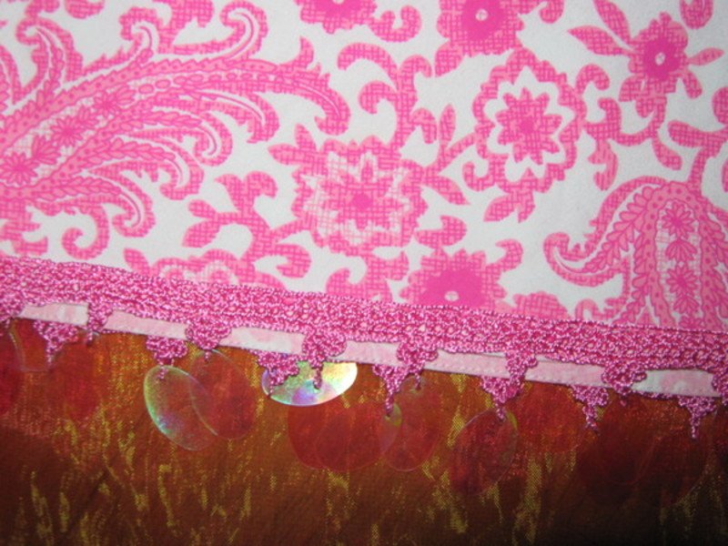 NEU * Stylisch * ausgefallen * Plättchen * Saum-Rand * Blumen * Blüten * Flower- Power * Rock 
