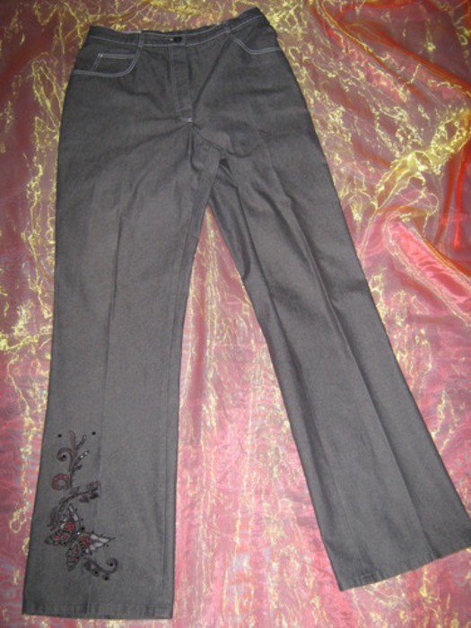 NEU * Edel * Swarovski * Strass * Glitzer- Kristalle * Blüten * Flower- Power * Stickerei * Schlag * Jeans- Hose 
