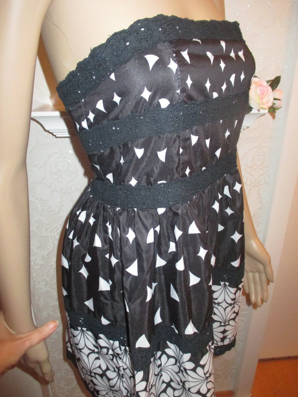 NEUw * Blumen * Blüten * Flower- Power * mit Lace * Batist- Spitze * Bustier * Mini- Kleid 