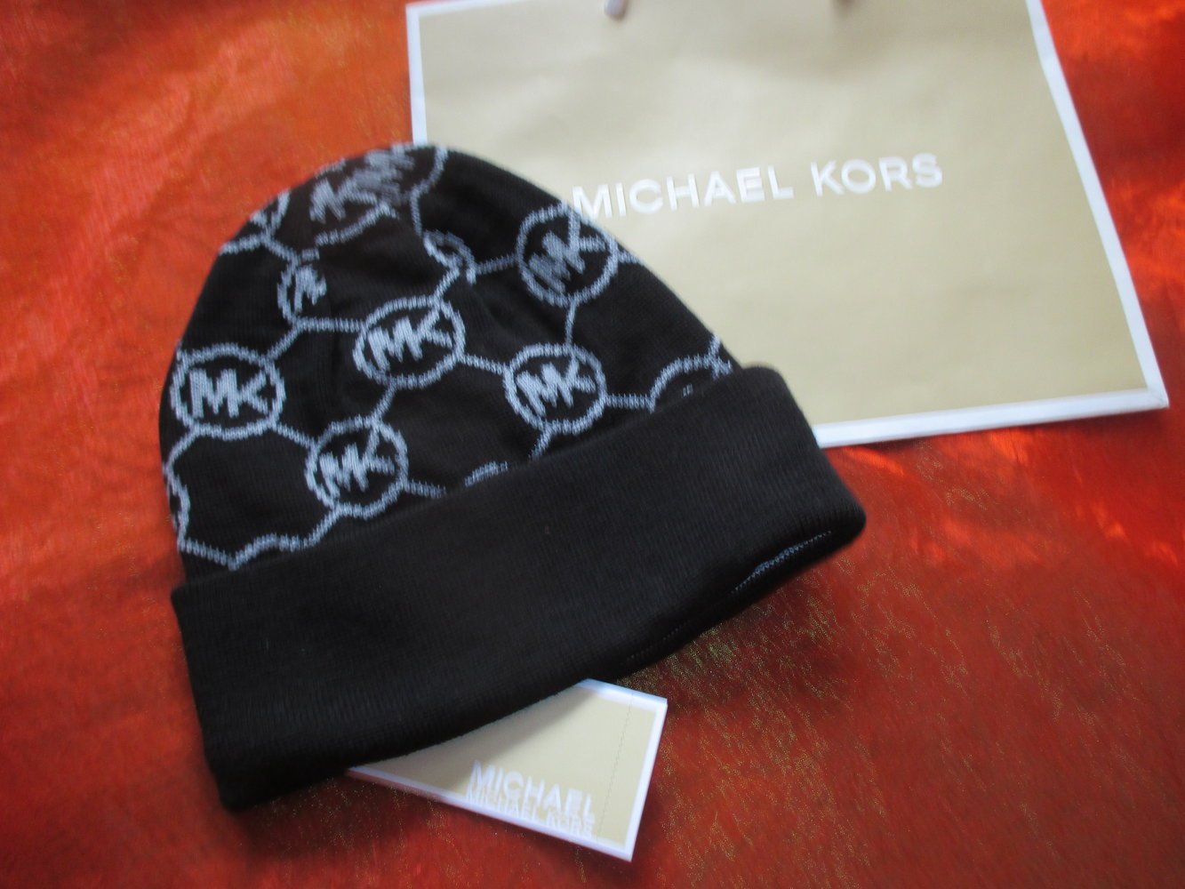   NEU mit ETIKETT * Edel * Label- Print * Fein- Strick * Beanie * Mütze 