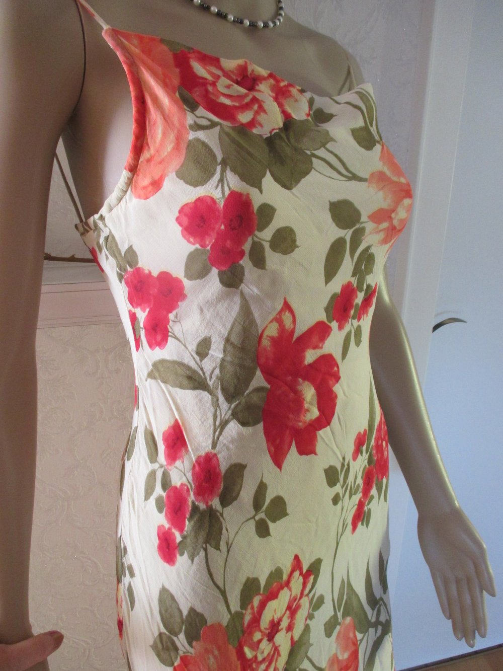 NEU * Rosen * Blumen * Blüten * Romantik * Seiden- Gorgette * Spaghetti- Träger * Cocktail * Kleid 