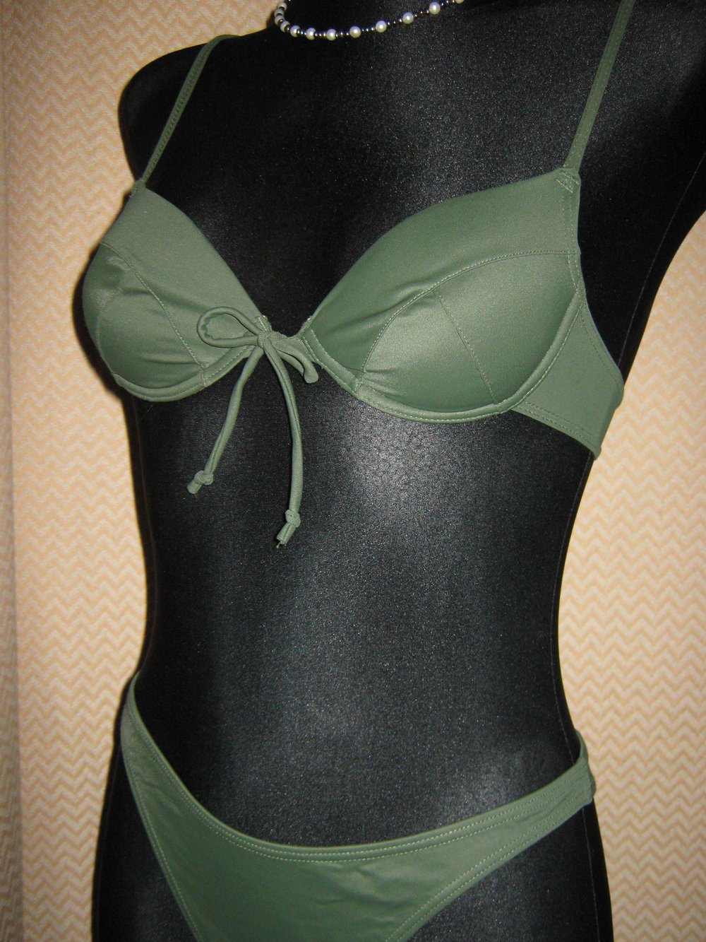 NEUw * Klassisch * sexy * DESIGNER * Push up * Bügel * Bikini * Gr. 34- 36/ XS- S * 70B * oliv- khaki- grün *