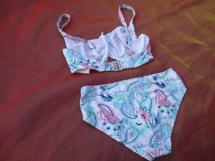 NEU ungetragen * Boho * Hippie * Festival * Paisley * Blumen * Blüten * Flower- Power * Bügel * Bikini 