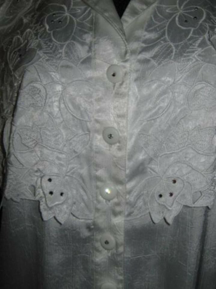 NEUw * ORIGINAL * Granny * Romantik * VINTAGE * 3D Blüten * Flower * Stickerei * Glitzer * Swarovski * Strass * Kristalle * Steine * Seiden Satin * Bluse 
