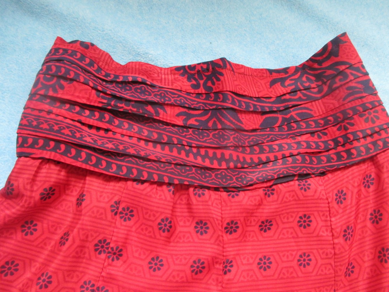 NEU * Edel * Ornamente * Blumen * Blüten * Flower- Power * Festival * Boho- Style * Seiden- Satin * Gummizug * Marlene * Schlag * Palazzo * Schlupf- Hose * Gr. 34- 40/ XS- M * kamin- rot * mais- gelb * tinten- dunkel- blau *