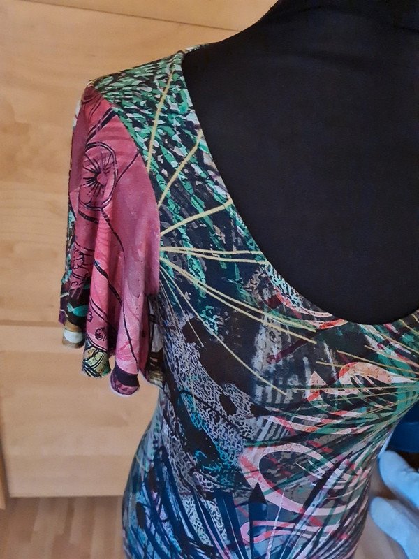 NEU * Graffiti- Print * Hippie- Style * Fächer- Kurzarm * T- Shirt * Tunika 