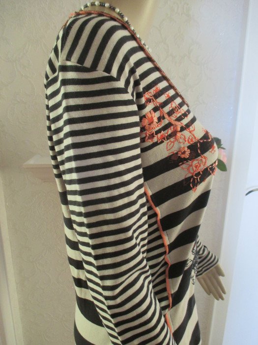 NEU mit ETIKETT * Blüten * Schmetterling * Strass Kristalle * Langarm * Longsleeve * T-  Shirt 
