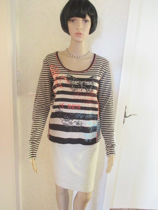 NEU mit ETIKETT * Blüten * Schmetterling * Strass Kristalle * Langarm * Longsleeve * T-  Shirt 