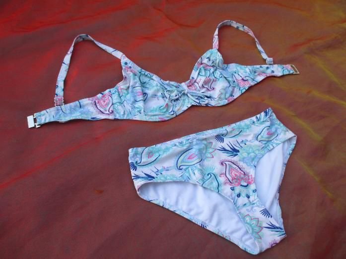 NEU ungetragen * Boho * Hippie * Festival * Paisley * Blumen * Blüten * Flower- Power * Bügel * Bikini 