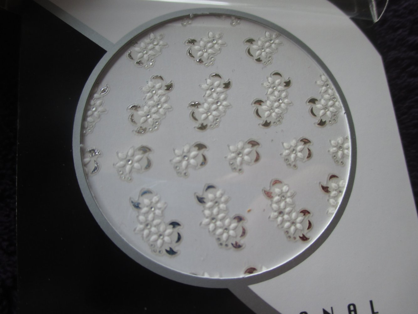 NEU Original verpacket * 3D Blumen * Blüten * Flower-Power mit silbernen Glitzer Effekten * Nagel * Nail * Klebe- Sticker * weiß * silber *