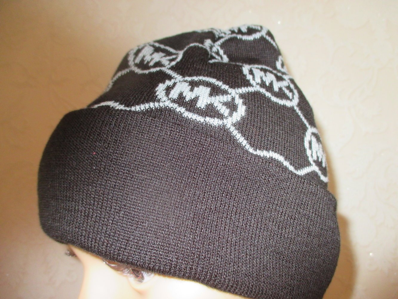   NEU mit ETIKETT * Edel * Label- Print * Fein- Strick * Beanie * Mütze 